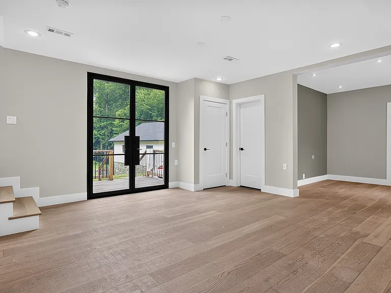 7818 Leland Rd — Photo 8