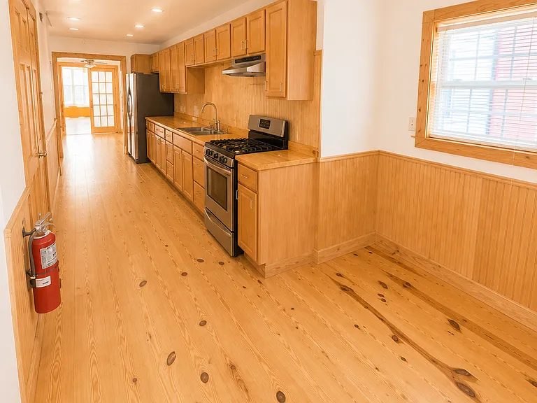 16 Livingston St #E — Photo 5
