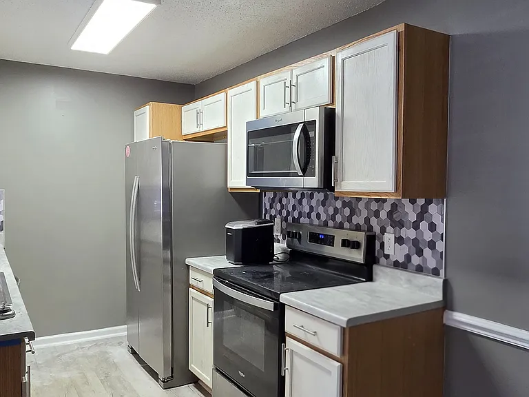 525 Third Loop Rd #B — Photo 3