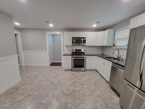 5th image of 841 Bay Ave