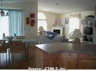 32 Sunny Ct, Wallingford, CT 06492