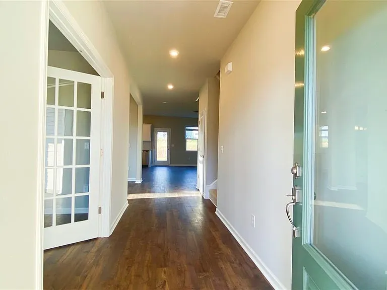 205 Stornoway Ln — Photo 1