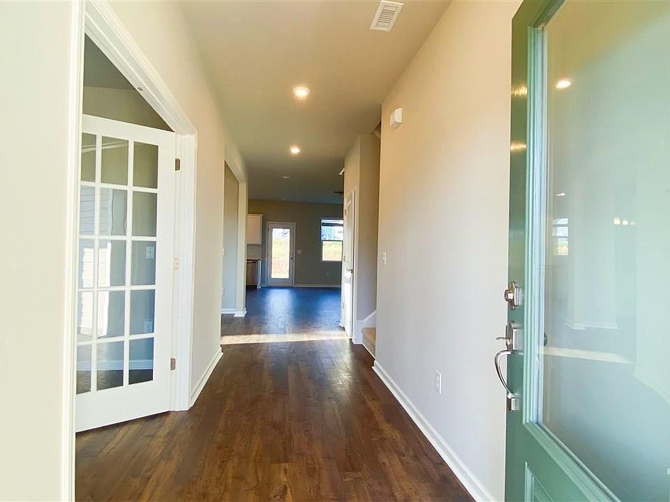 1st image of 205 Stornoway Ln