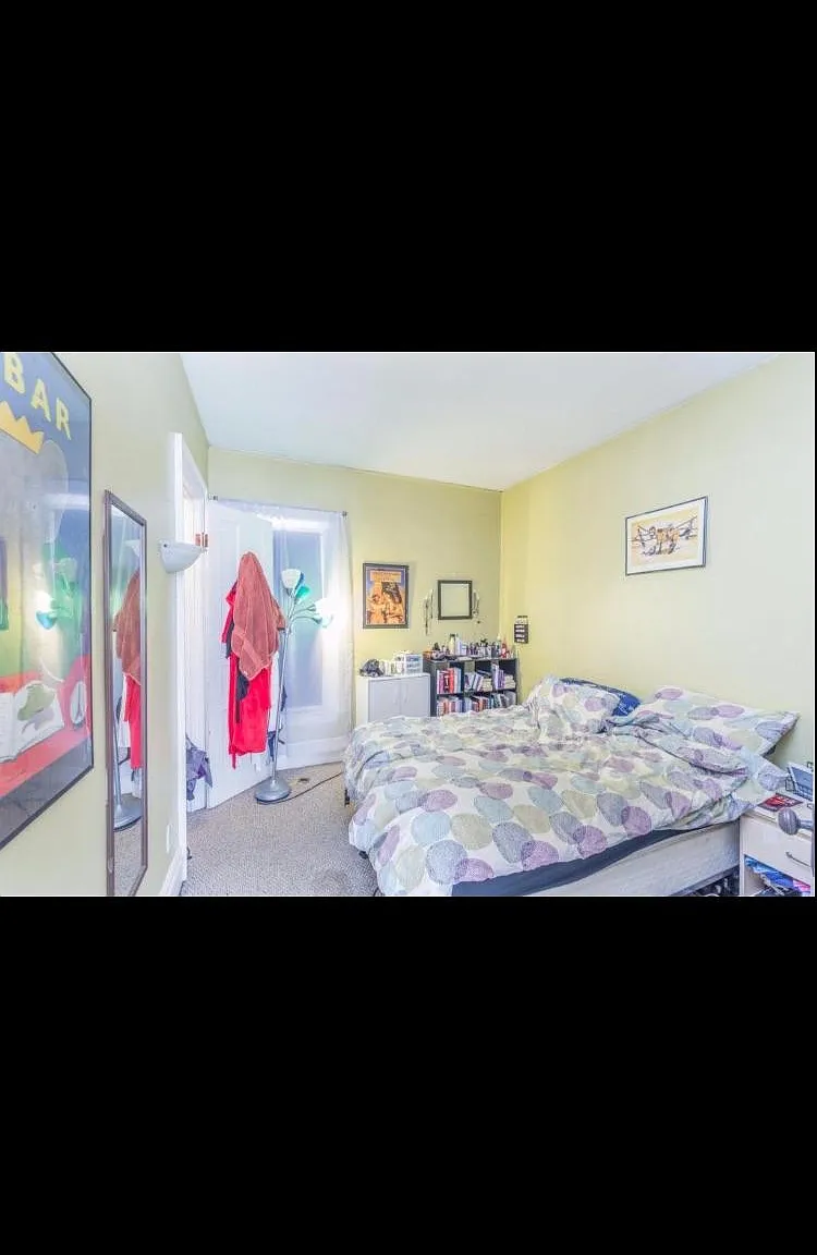 145 College St — Photo 2