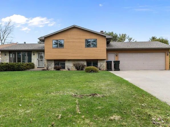 634 E Walnut Pl, Sturgeon Bay, WI 54235