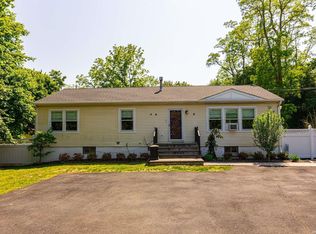 833 Park Ave, Huntington, NY 11743