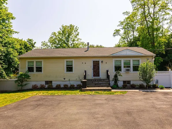 833 Park Avenue, Huntington, NY 11743