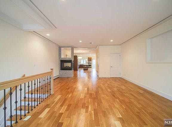 5th image of 58 Lafayette Ave