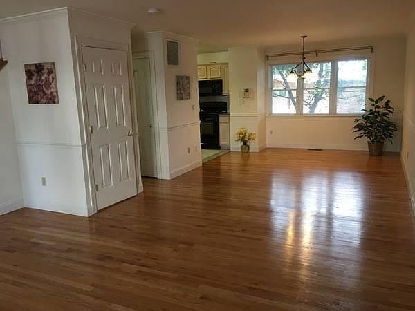 2nd image of 40 New St