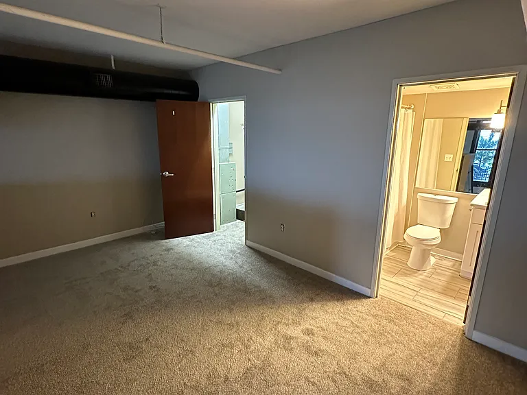 1133 W 9th St #112 — Photo 13