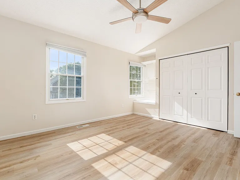 8446-1 Olenbrook Dr — Photo 29