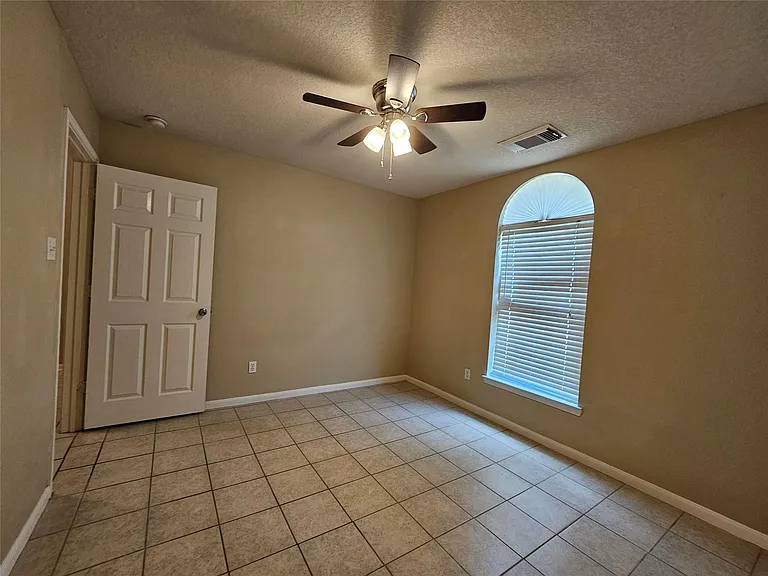 1079 Shadow Glenn Dr — Photo 13