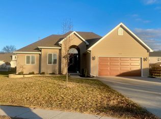 9170 Village Meadows Dr, Temperance, MI 48182