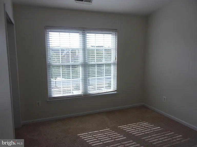 25929 Kirkwood Sq — Photo 32