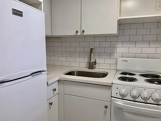 Rented by Mallory Management Corp | media 13