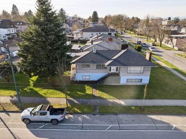 925 Nanaimo St, Vancouver, BC V5L 4T1