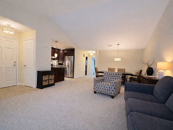 5th image of 26 Augusta Dr
