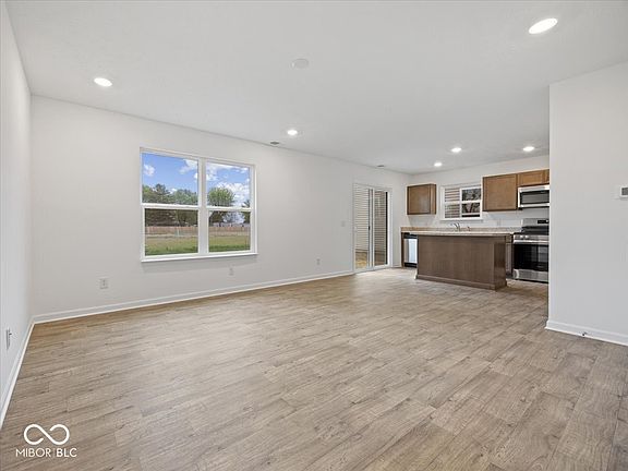5th image of 558 Plowman Dr