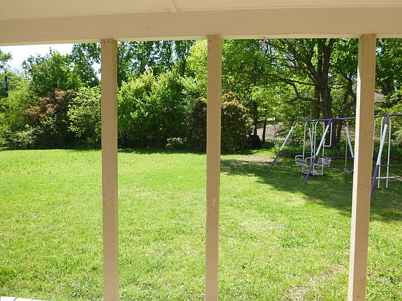 5th image of 721 Lakeside Dr