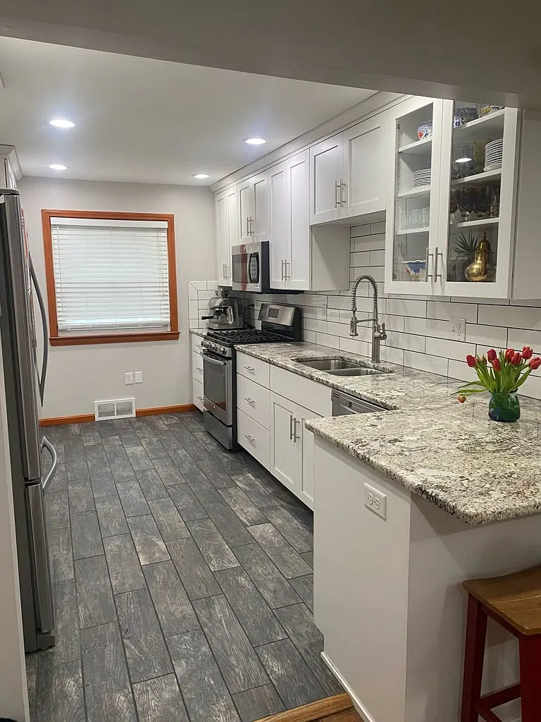 3 bed, 1.5 bath, 1200 sqft, $1,700 — Photo 1