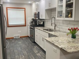 2219 S Green Rd, Cleveland, OH 44118