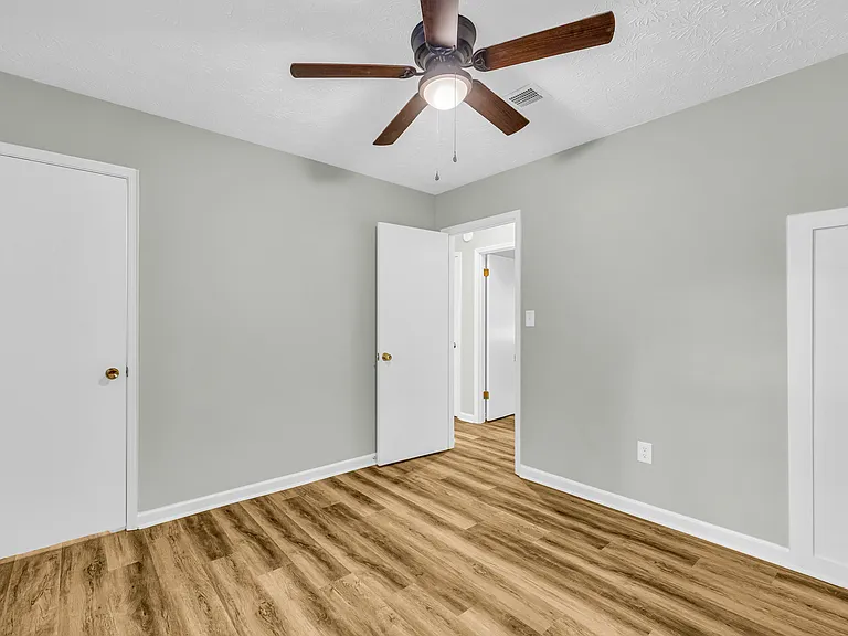 117 Blackmor Ct — Photo 17