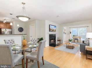 3176 Summit Square Dr #4-C10, Oakton, VA