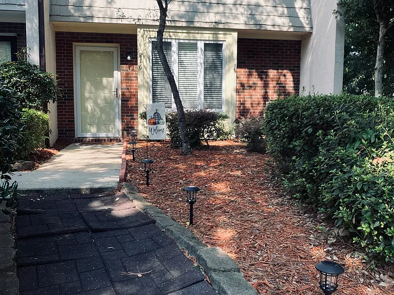 216 Cobblestone Dr — Photo 11