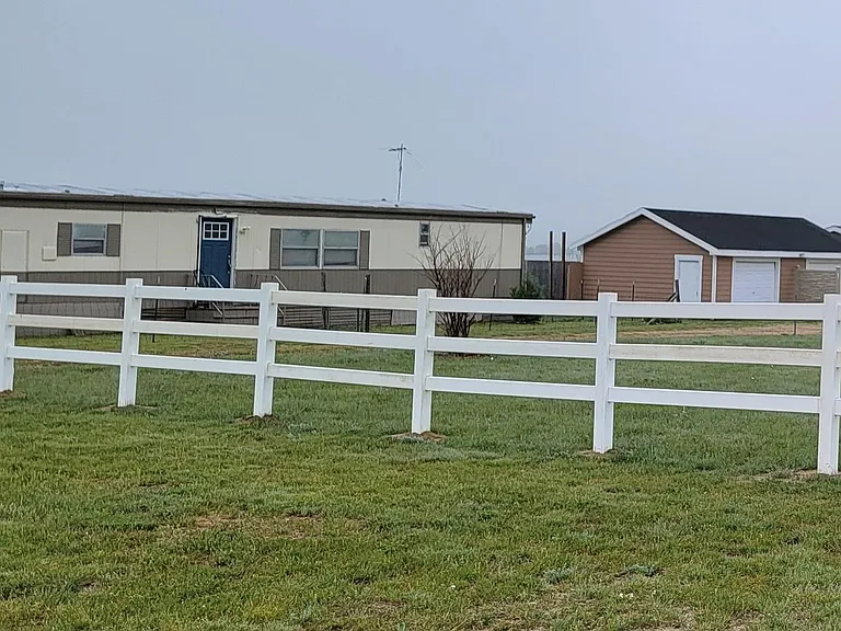 10977 N Log Rd — Photo 3