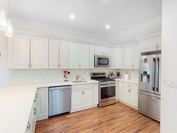 4th image of 69-11 78th St