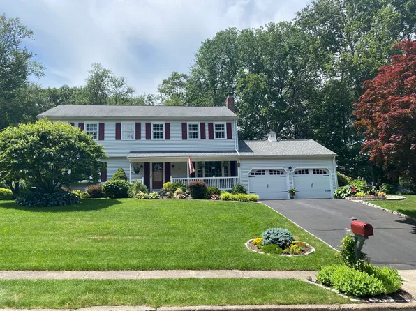 15 Royalwood Court, Cheshire, CT 06410