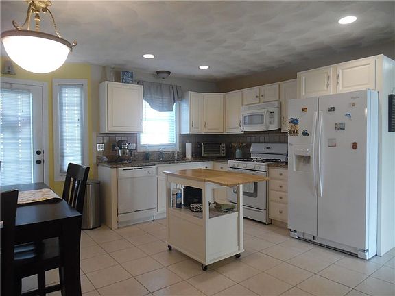 5th image of 6 Tobie Ave #6