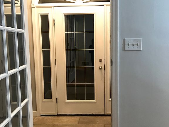 Front Hallway Entrance