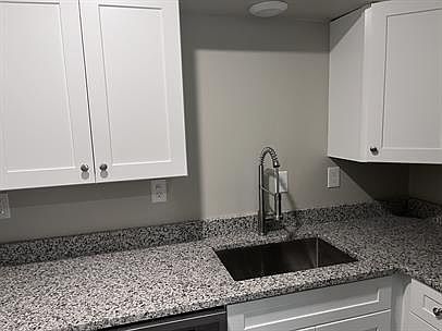 3rd image of 123 Kathleen Dr #1