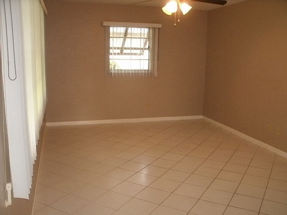 5th image of 1418 SE 17th St