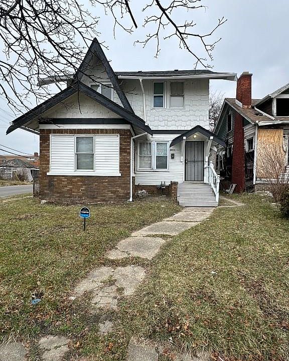1st image of 2376 Leslie St