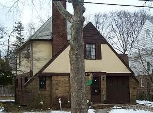 24 Saint Thomas Pl, Malverne, NY 11565