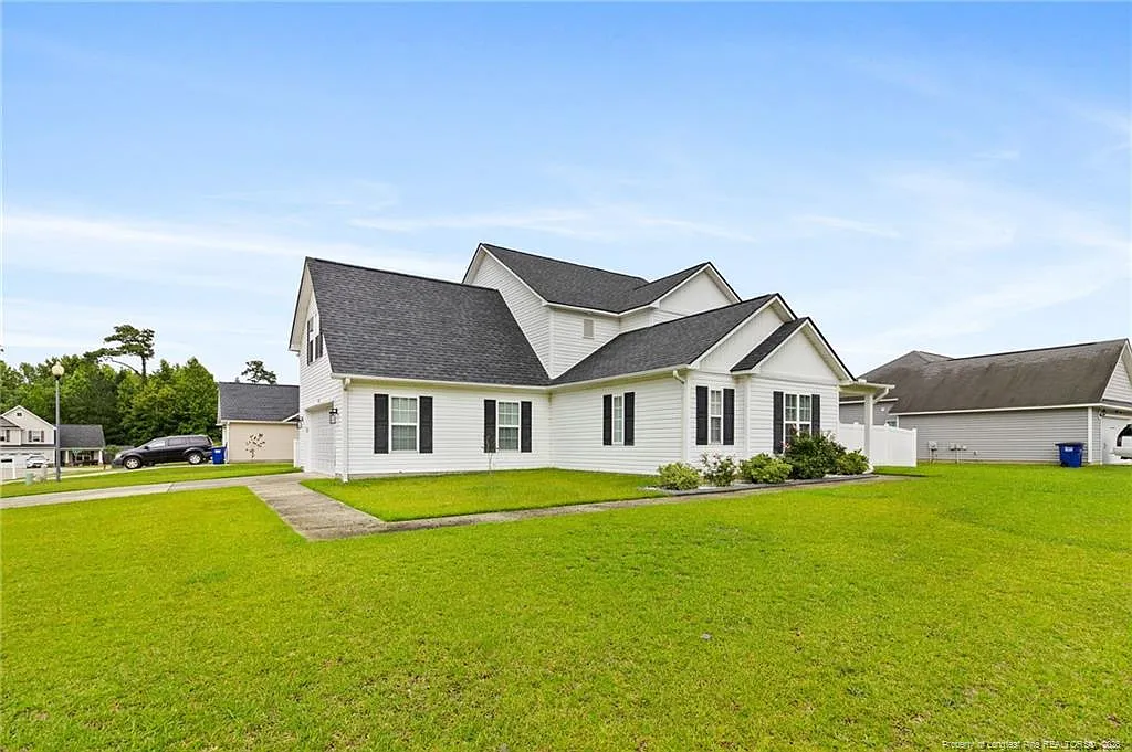 118 Newport Court - SM — Photo 2