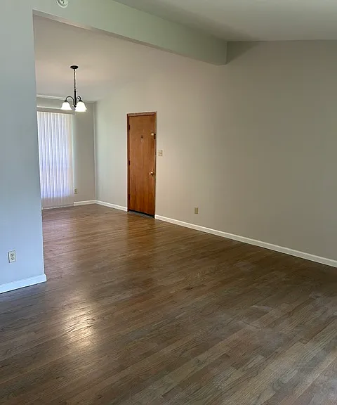 1536 Dennis Dr — Photo 2