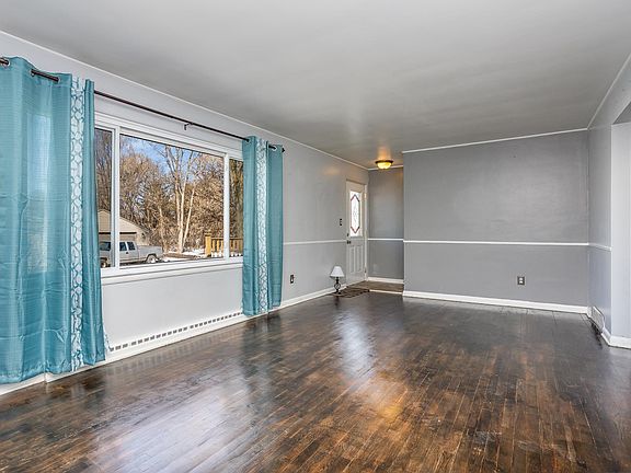 4th image of 1901 S Woodbridge St