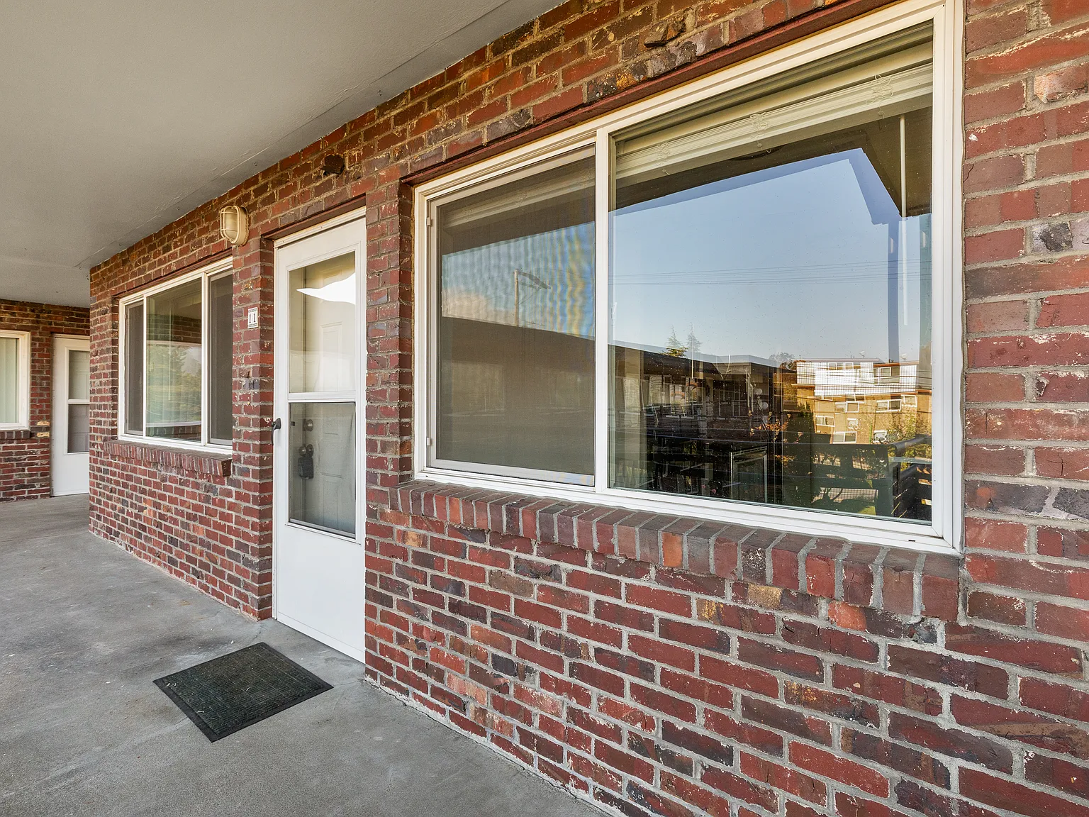 1 bed, 733 sqft, $1,195 — Photo 2