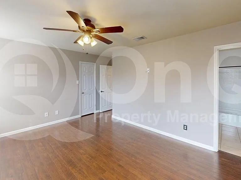 476 Eisenhower Ln — Photo 11