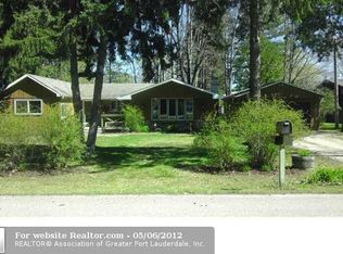 E1305 Grandview Rd, Waupaca, WI 54981