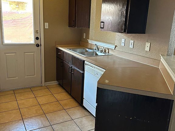 5th image of 2802 Seabiscuit Dr APT B