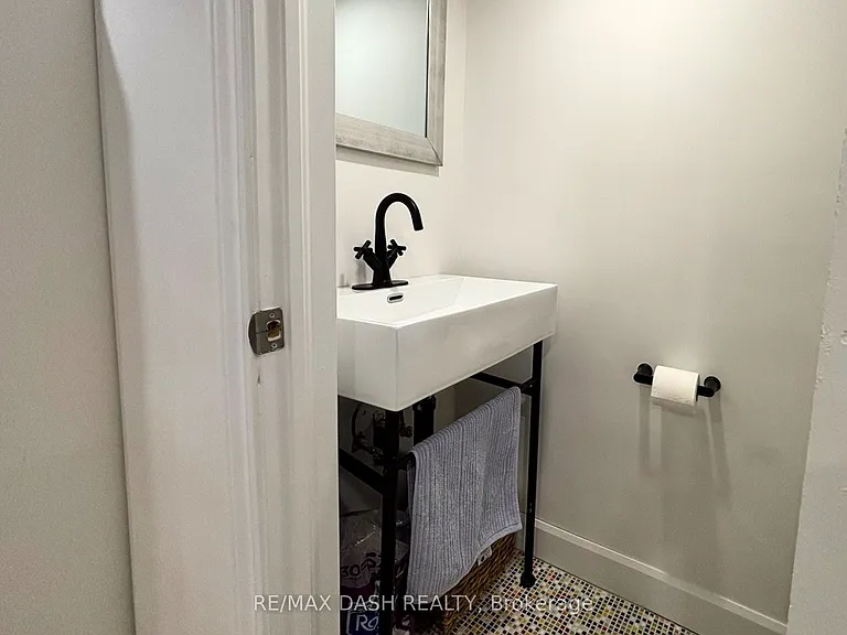 3312 Bathurst St — Photo 22