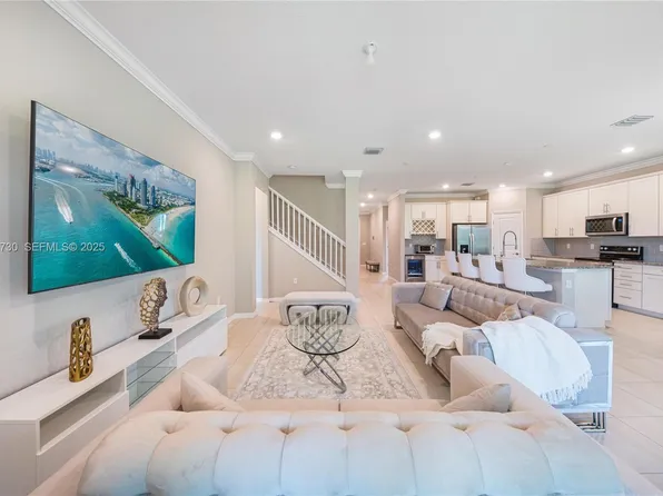 8160 NW 78th St, Tamarac, FL 33321