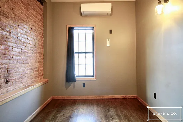 Rented by Grand & Co. | media 123