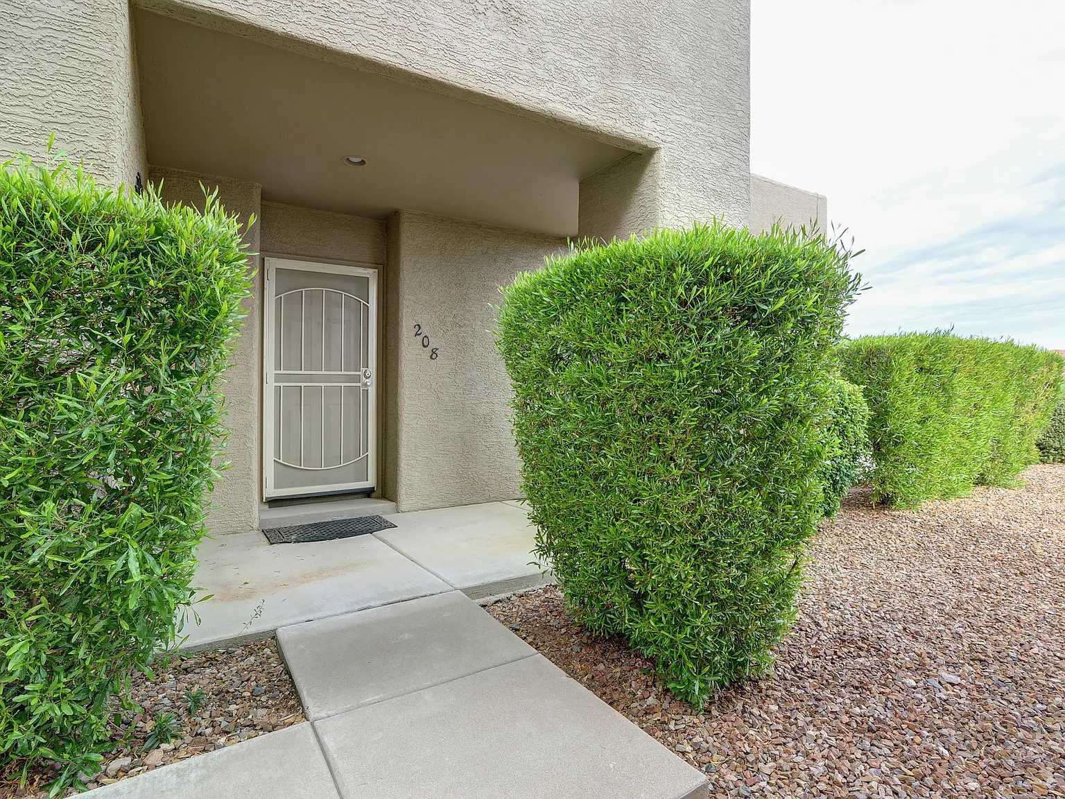 3 bed, 2.0 bath, 1519 sqft, $4,500 — Photo 3