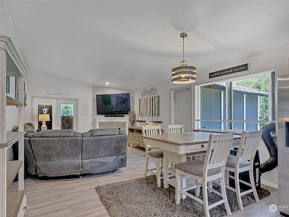 4th image of 21724 63rd Avenue E
