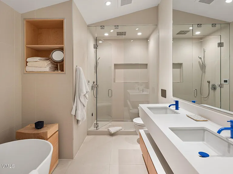 800 S Monarch St #9 — Photo 16